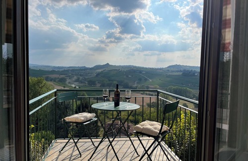 Agliano Terme Apartment | PANORAMIC HILLSIDE APARTMENT