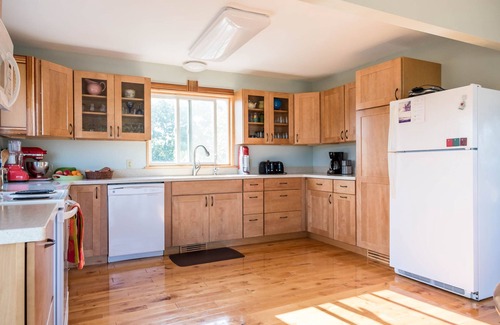 Montague Cottage | Panoramic Lake Michigan Vistas with Beach Access