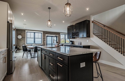 Sunday River Area Ski Chalet | Panoramic mountain view/Hot Tub/Shuffleboard/Theater room Sunday River