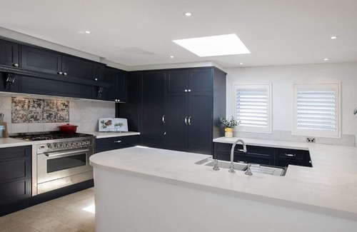 Killcare House | Panoramic ocean views and short walk to beach