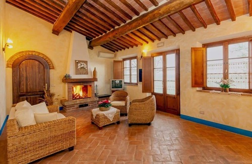 Monticchiello Villa | Panoramic Scaled Villa With Amazing Deep Blue Pool