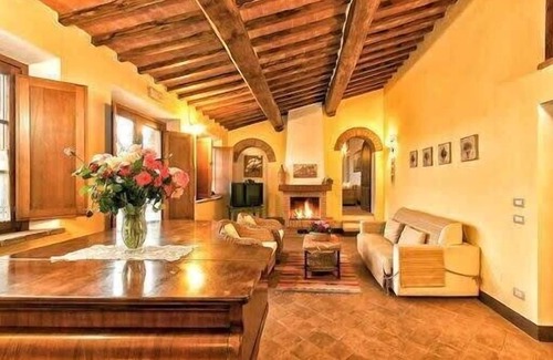Monticchiello Villa | Panoramic Scaled Villa With Amazing Deep Blue Pool