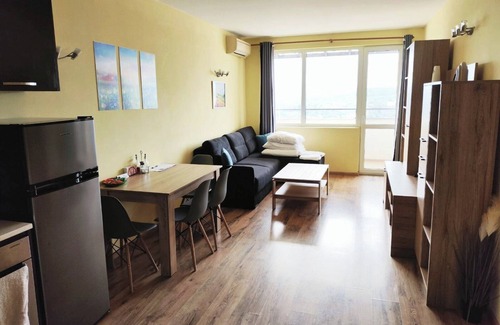 Dragijevo Apartment | Panoramic view apartment with WiFi, AC