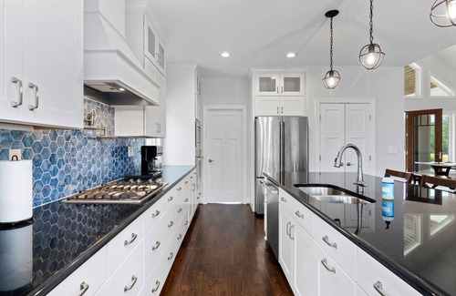 Afton House | Panoramic Views by Vineyardsn4000 sf new home on 40 acs