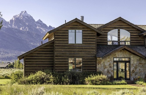 Jackson Hole House | Panoramic Views of the Teton Range Next to GTNP
