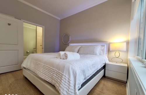 Edgewater Apartment | Panoramic water view , 10 min to manhattan on the river amazing D