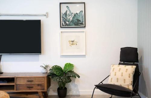 Mollymook Beach Apartment | Pansanas Golf Getaway - Luxury 5BR apartment