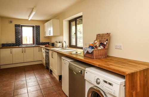 Llandrindod Wells House | PANT Y RHEDYN, pet friendly, character holiday cottage in Rhayader