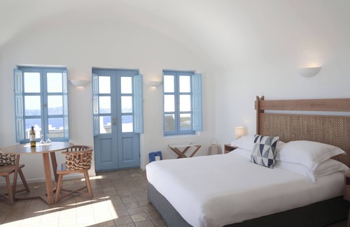 Fira Hotel | Pantelia Suites