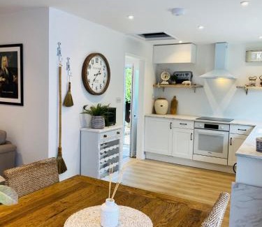 Woodbridge House | Pantiles