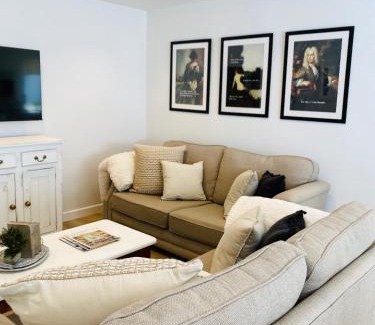 Woodbridge House | Pantiles