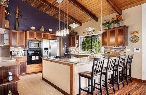 Captain Cook House | Papa Belle 3.5 Acre Estate w/Pool, Spa, Epic Ocean Views, and Orchard
