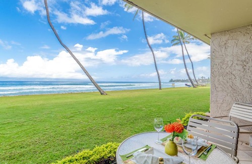 Historic Lahaina Front Street House | Papakea F105