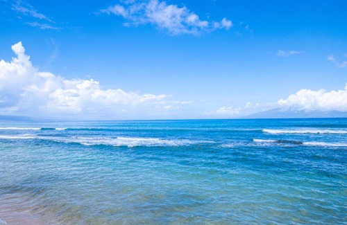 Historic Lahaina Front Street House | Papakea F105