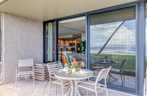 Historic Lahaina Front Street House | Papakea F105