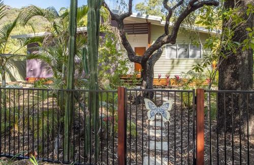Horseshoe Bay House | Papillon Bleu