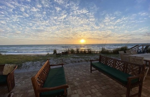 Melbourne Beach House | PARADISE BEACH RETREAT w/private beach in backyard