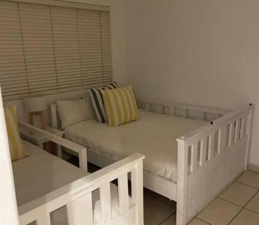 Paddock Apartment | Paradise By The Beach - 1 Mzimayi