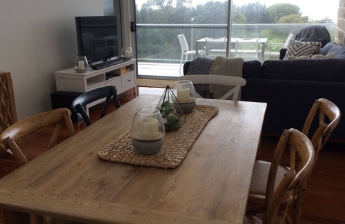 Hawks Nest Apartment | Paradise by the Beach