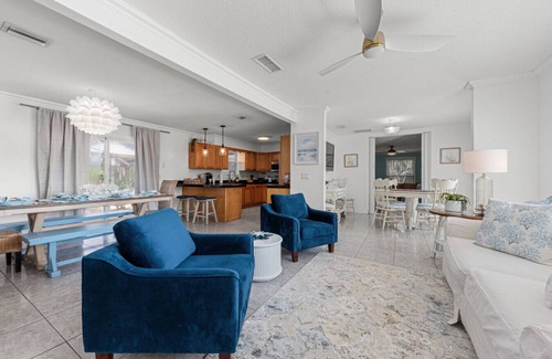 Dolphin's Cove House | Paradise Cove Retreat