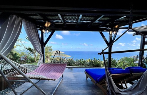 Estate Neltjeberg House | Paradise Getaway "La Chascona" - 2 BR/2BA ocean views & 5-min drive to beach