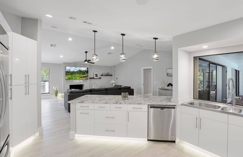 Palm River Estates House | Paradise house on channel 10 minutes to the beach