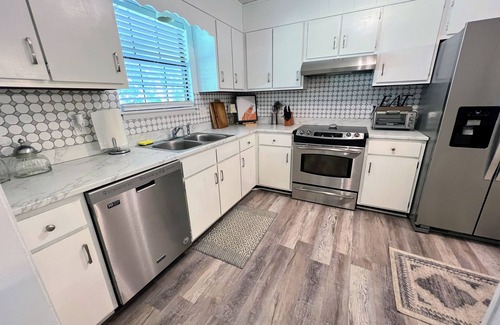 Country Club Estates House | Paradise is waiting for you! Minutes away from St. Simons, Jekyll, Golf & FLETC!