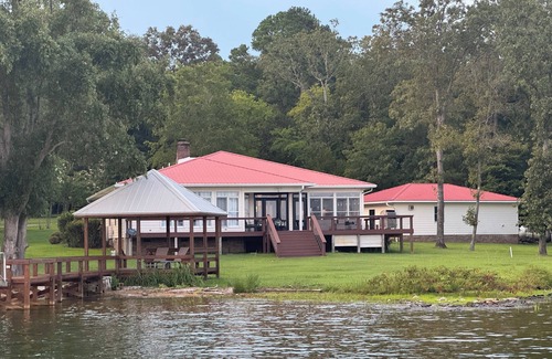 Prosperity House | Paradise on Lake Murray, SC with deck, dock, great views, fishing, fire pit.