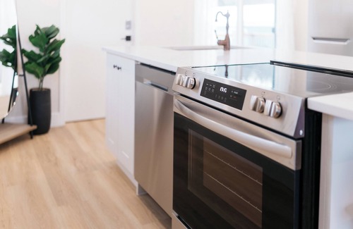 Red Deer House | Paradise On The Park
