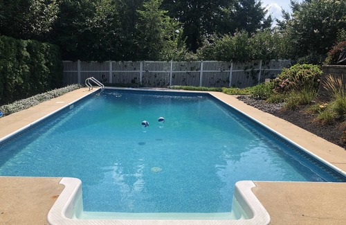 Palmyra House | Paradise Outside Chocolatetown with Pool