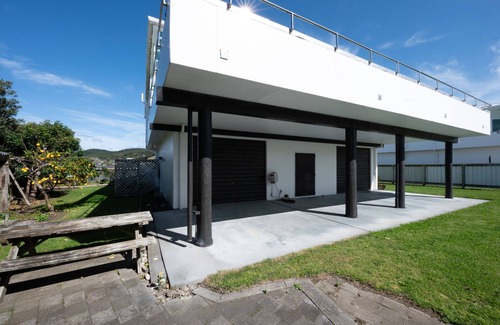 Waimarama House | Paradise Palms - Waimarama Holiday Home