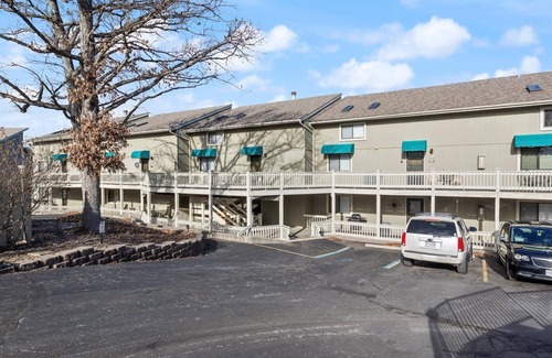 Osage Beach Condo | Paradise Point at Pelican Bay