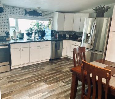 Homer House | Paradise Suites The Wolf Den
