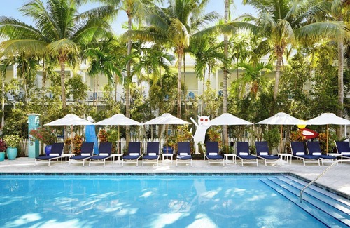New Town Hotel | Paradise Unit with Convenient Location, Shuttle Service, Onsite Parking, Pools!