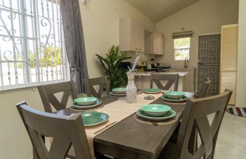 Discovery Bay House | Paradise View