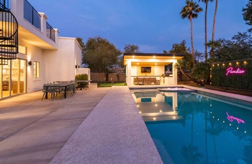 Paradise Valley Village House | Paradise Villa: Modern Luxe Home