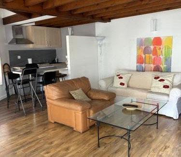 Beaute Baltard Apartment | Paris Eiffel Tower et Disney apartments, parkings gratuits et sécurisés, 10 minutes métro to Paris