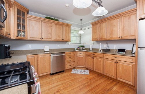 Mid City South House | Paris In Mid-City BR -Entire Home & Attached Suite
