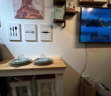 Project 8 Apartment | Paris Theme Near Trinoma SM North LRT Roosevelt SNR Congressional Free Netflix Fast Internet