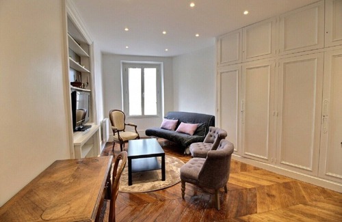 Les Iles Apartment | Parisian Home | 1 room | Ile de la Cité - Ile Saint Louis