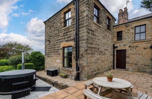 Ault Hucknall House | Park Corner - Three Bedroom House, Sleeps 6