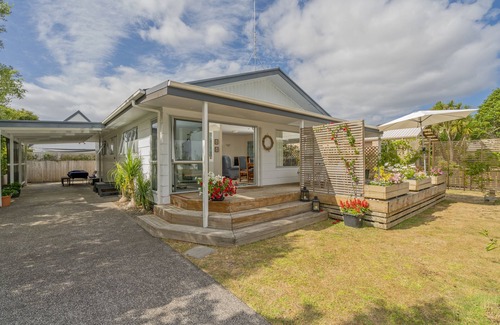 Whangamata Cottage | Park Drive - Whangamata Holiday Home