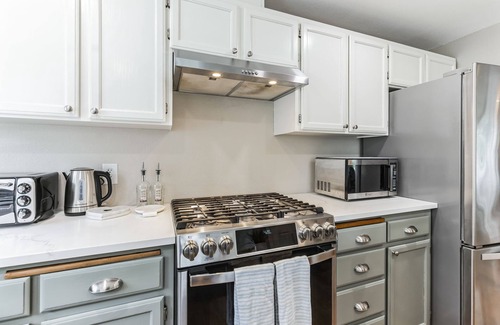 Everett House | Park,Mountain View,Near Downtown Everett,Boeing, Seattle Premium Outlets,casinos