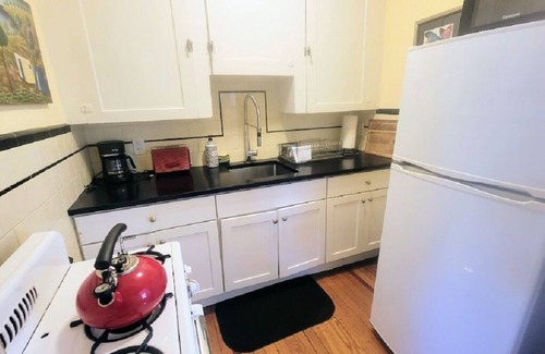West End Apartment | Park View Apt 1/1 with Parking - Minutes from Hospitals and Universities