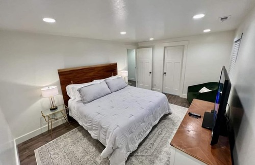 Lindon House | Parks Close By, Kind & Queen Beds