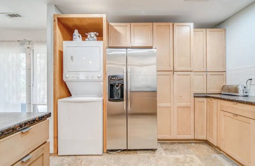 Jefferson Park Cottage | PARKSIDE BUNGALOW - 15 MINS DOWNTOWN & AIRPORT + FREE PARKING!