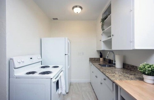 Historic Uptown Apartment | Parkside Duo