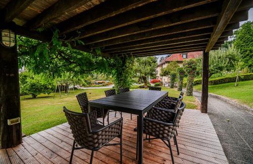 Ljubljana Apartment | Parkside Haven with 4 Bedrooms & free parking