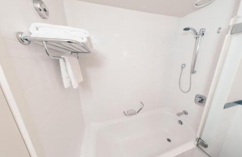 Newton Hotel | Parkside Hotel & Apartments