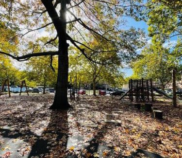 West Ryde Apartment | ParkView Apt & Private Parking & Close to Station